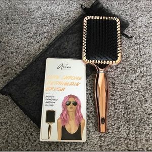 Aria Beauty Professional Crome Paddle Brush